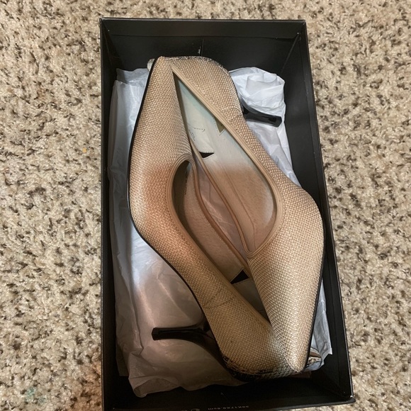 Tahari heels - Picture 2 of 6